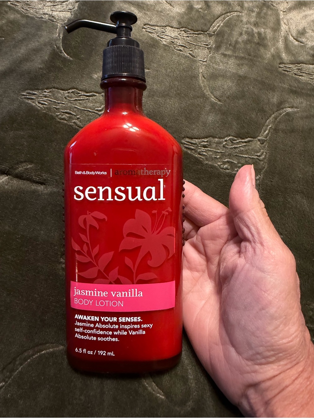 Bath & Body Works Sensual Jasmine Vanilla Body Lotion - Red